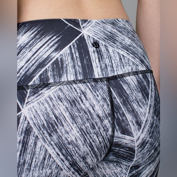 Lululemon High Times Pants EUC Size 8 Heat Wave White Black/ Black - Picture 6 of 9